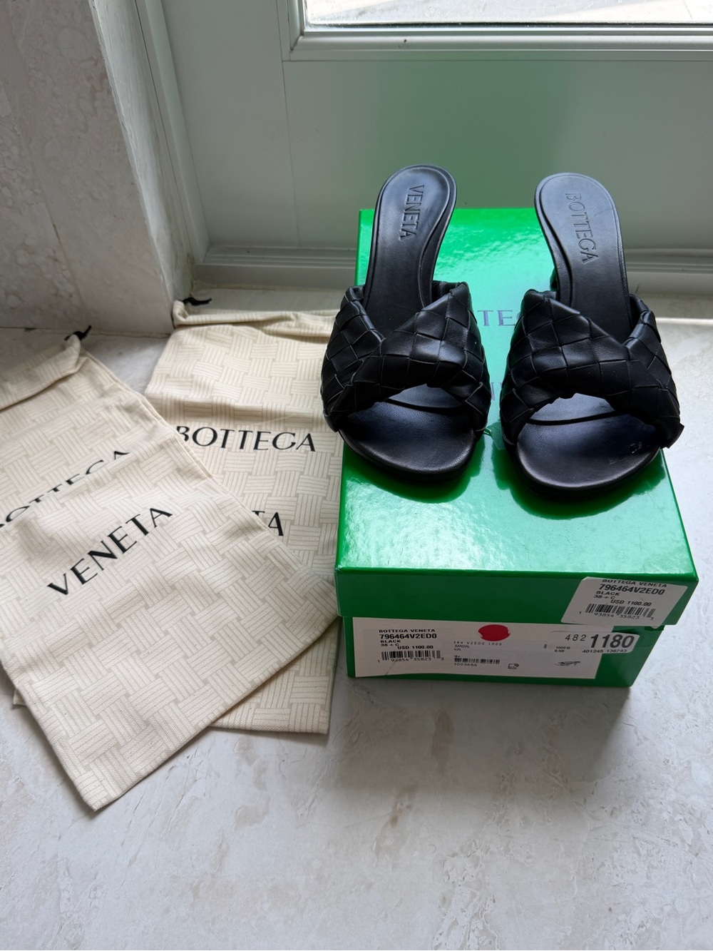 New in box!! Bottega Veneta Black Women's Blink Twist Slide Sandals